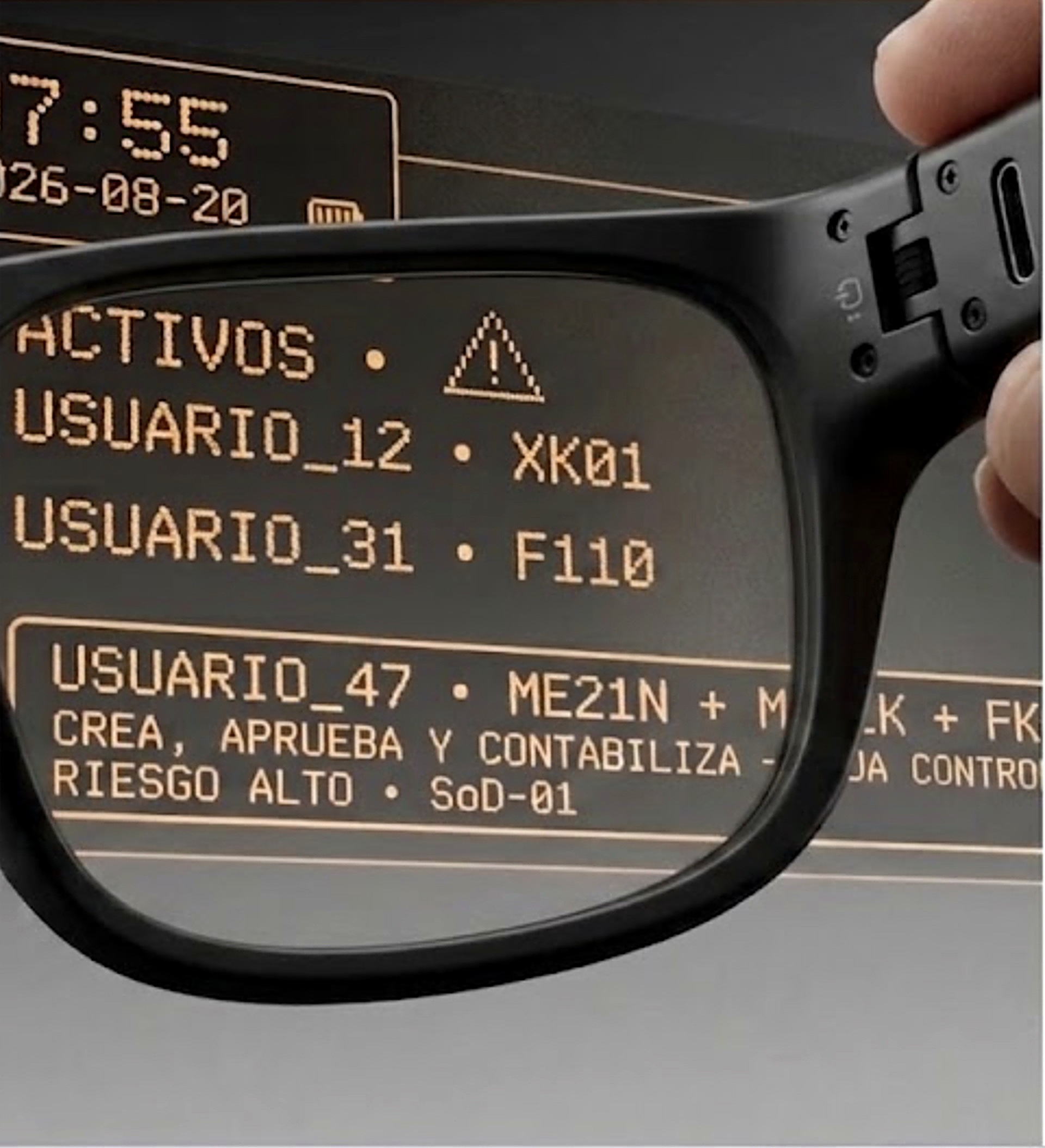 Lectura en pantalla del mandante SAP: usuarios activos con sus transacciones y un caso marcado como riesgo alto por crear, aprobar y contabilizar sin control cruzado.